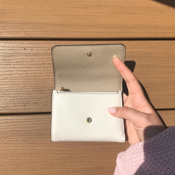 Kate Spade White Small/Medium Bifold Flap Wallet - Picture 5 of 9